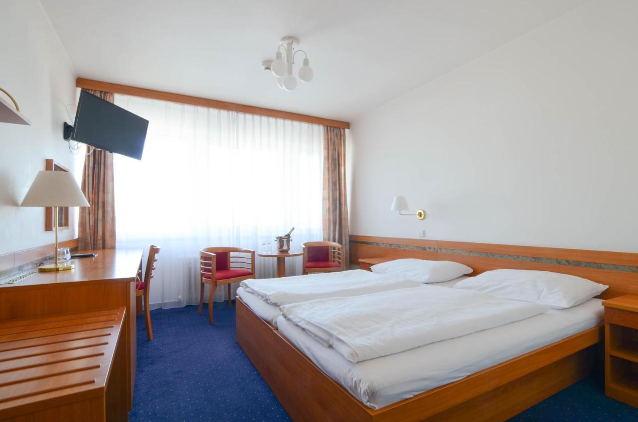 Hotel ILF Prag Exterior foto