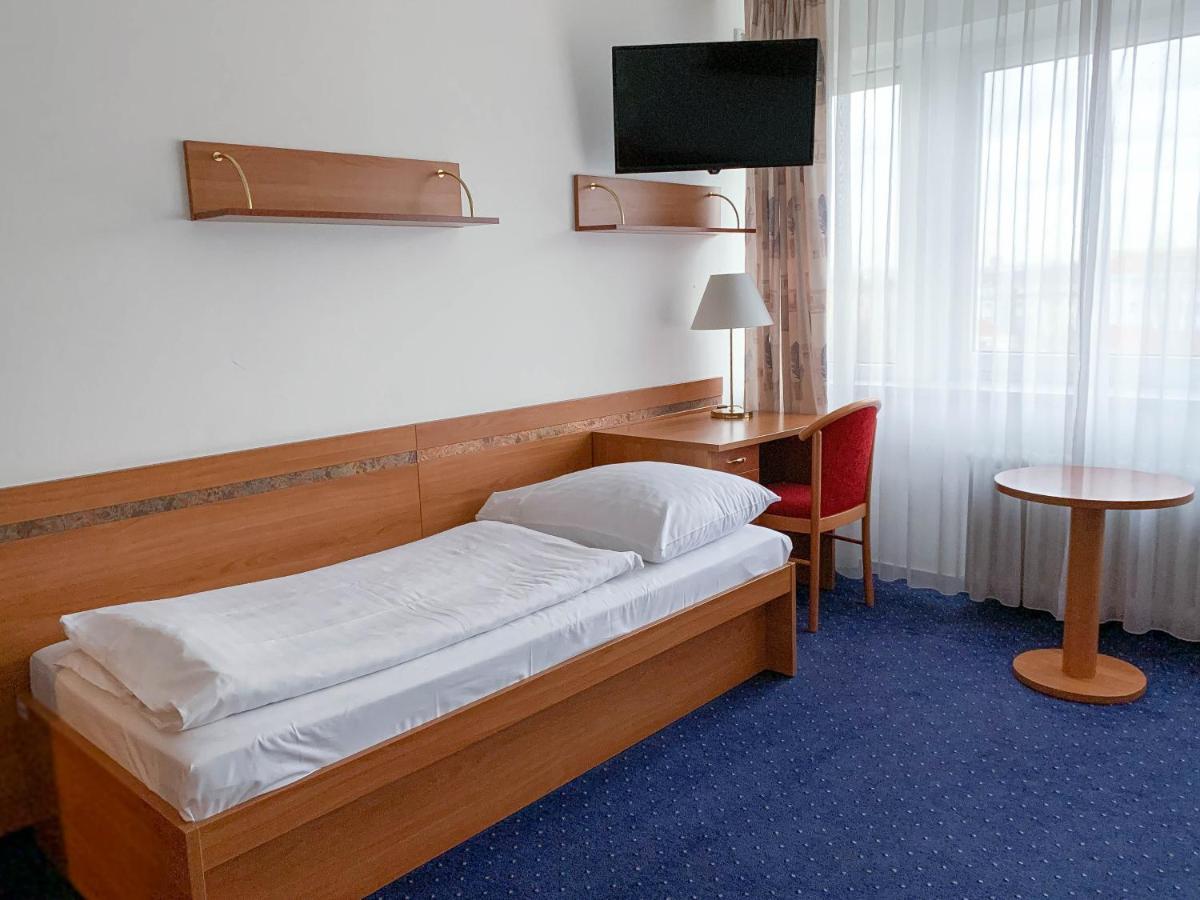 Hotel ILF Prag Exterior foto
